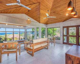 Luxury Hide Away in Ostional w/Pool & Ocean Views - Ostional - Living room