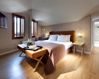 Exe Casa De Los Linajes - Segovia - Bedroom