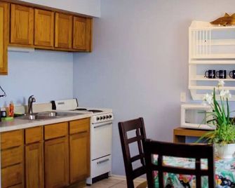 Private Cocoa Beach Bungalow, near ocean - Cocoa Beach - Kitchen