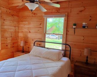 Scenic Hilltop Cabin On Tn River W Firepit, Grill, Wifi, Full Kitchen, H2o Views - Clifton - Habitación