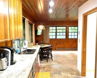 Private Cabin/Treehouse in the Poconos - Pocono Pines - Kitchen