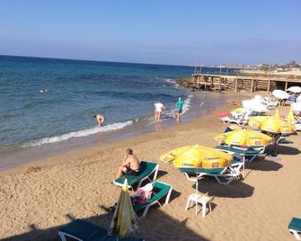Olive Garden - Lápithos - Strand