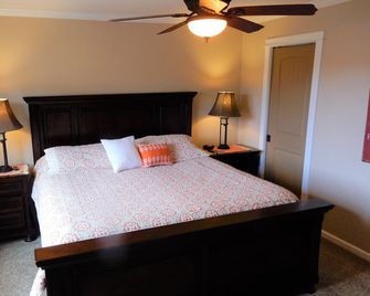 Canyon Views from Every Room! 3-Acre Lot 4-Br, 3-Ba - Kanab - Slaapkamer