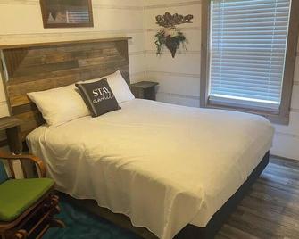 Rosie's Roadhouse at Billy Goat Mountain Village - Williamson - Habitación