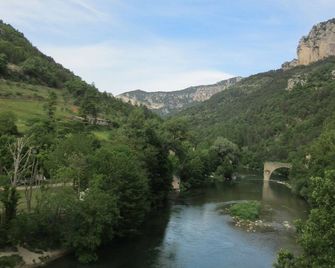 Hôtel des Causses - Millau - Näkymät ulkona