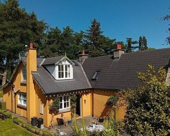 Family Friendly Romantic and Spacious Country Lodge On Private Grounds - Tinahely - Edificio