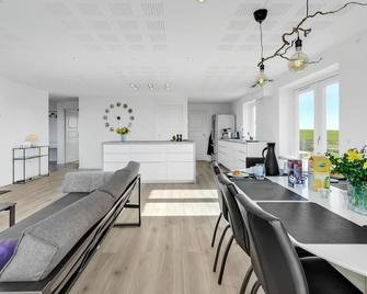 Stunning Home In Lundby With Kitchen - Lundby - Comedor