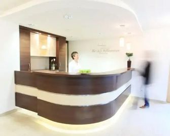 Klozbücher - Das Landhotel - Ellwangen - Recepción