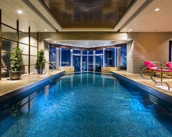 Shangri-La Residences and Apartments - Dubái - Piscina