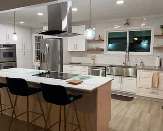 Spacious 4-bedroom house - 316 and Shopping - Dacula - Cocina
