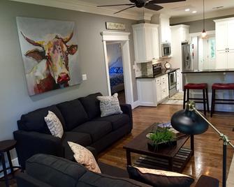 Charming house centrally located minutes from SFA campus and historic downtown. - Nacogdoches - Olohuone