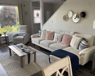 Bernice Mae's Ocean View - Lewisporte - Sala de estar