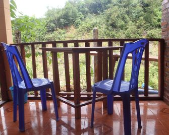 Chomdoy Bungalow & Restaurant - Luang Namtha - Balcón