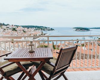 Anatota - Hvar - Balcony