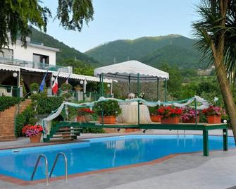 Hotel Diecimare - Salerno - Zwembad