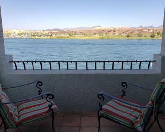Riverfront Parker Home, 3/3 with 2 docks, Views!!! - Parker - Balkón