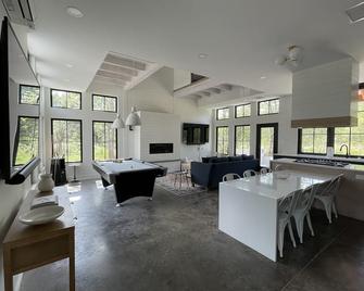 Modern Nordic Villa 3 Miles From Beaver Stadium - State College - Restaurant