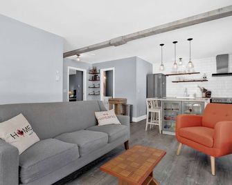 2 Bedroom on Loon Lake with Woodstove - Westport - Living room