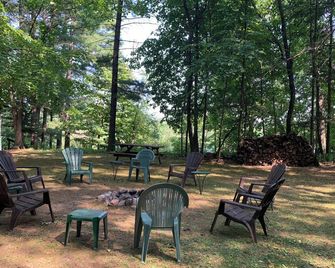 Historic 1920s Cabin on Waupaca Chain O' Lakes - Waupaca - Patio