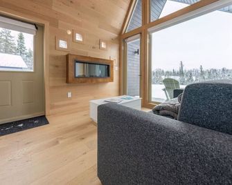 Jolie Vie Wellness Retreat, Metal Tiny Home #3 - גרנד פולס