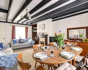Egret's Landing - Four Bedroom Apartment, Sleeps 6 - Whitby - Dining room