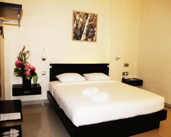 Guardian Family Hotel - Sorong - Bedroom