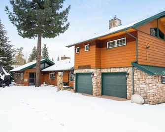 5-Star Lakefront Cabin! Dock! Game Room! 2600 Sq Ft W/Fire Pit. Slopes/Lake! - Big Bear Lake - Edificio