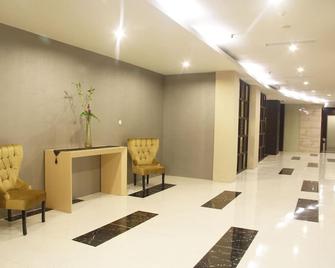 The Sun Hotel Madiun - Madiun - Lobby
