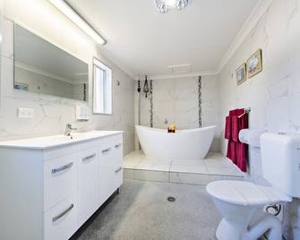 Shearing Shed Motor Inn - Dubbo - Baño
