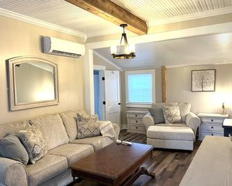 Modern farmhouse in the countryside - Princeton - Living room