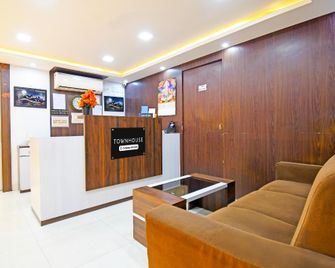 Super Townhouse Sahayogi Nagar Near Big Bazaar - Dhanbād - Front desk