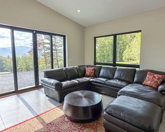 Top of the Hill Modern Retreat - Warren - Obývací pokoj