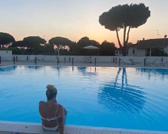 Delphina House - Lido delle Nazioni - Piscina