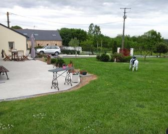 Chambres D'Hotes Les Alouettes - Vair-sur-Loire - Patio