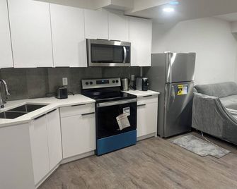 Glorias's Place - Fort Saskatchewan - Cocina