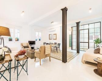 Cozy Apartment next to La Castellana. Velazquez II - Madrid - Stue