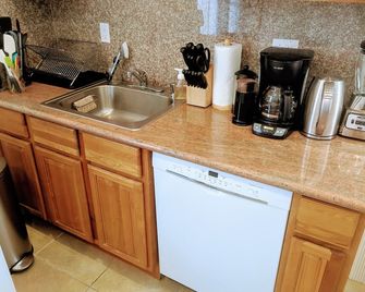 Restored Redwood Bedrooms Perfectly Located in Historic North Beach Home - סן פרנסיסקו - מטבח