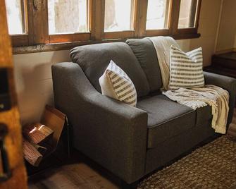 Redwood Grove in Sequoia and Kings Canyon National Park - Miramonte - Living room