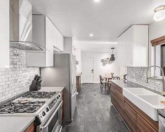 Foothills Escape - 10 Min To Red Rocks - Lakewood - Kitchen