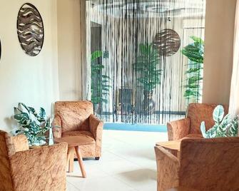 Shamool Hotel - דר א-סאלאם - סלון