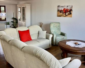 Ferienhaus zum roten Traktor - Perl - Wohnzimmer