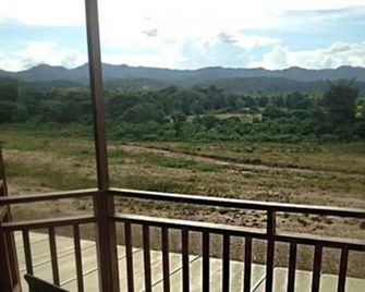 River Bank Resort - Mae Sariang - Balcón