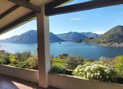 Villa Valeriana - vista esclusiva su Monte Isola - Lago d'Iseo - Sulzano - Balkon