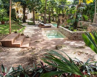 Verde Morada - Valladolid - Piscina