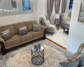 Nyc Luxury Cottage - Queens - Living room