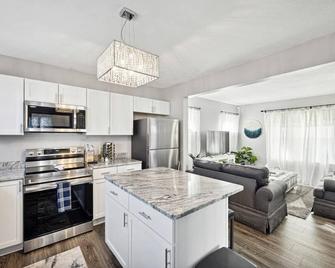 Newly Renovated Home in Lorain - Lorain - Cocina