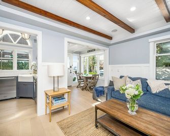 Balboa Island Gem with Patio & Beach Essentials - Newport Beach - Living room