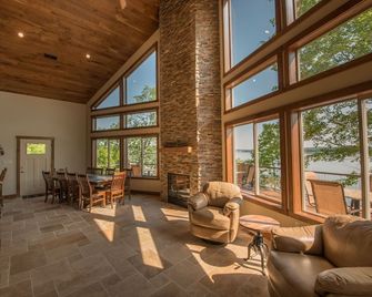 Douglas Lake Villa Near The Smoky Mountains, On Douglas Lake! - Newport - Wohnzimmer