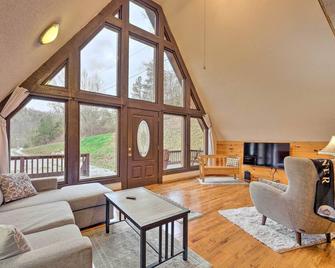Cozy Yatesville Lake Cabin Rental in Louisa! - Louisa - Sala de estar