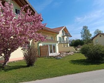 Pension am Weberhof nur 20 Autominuten von München - Steinhöring - Gebäude